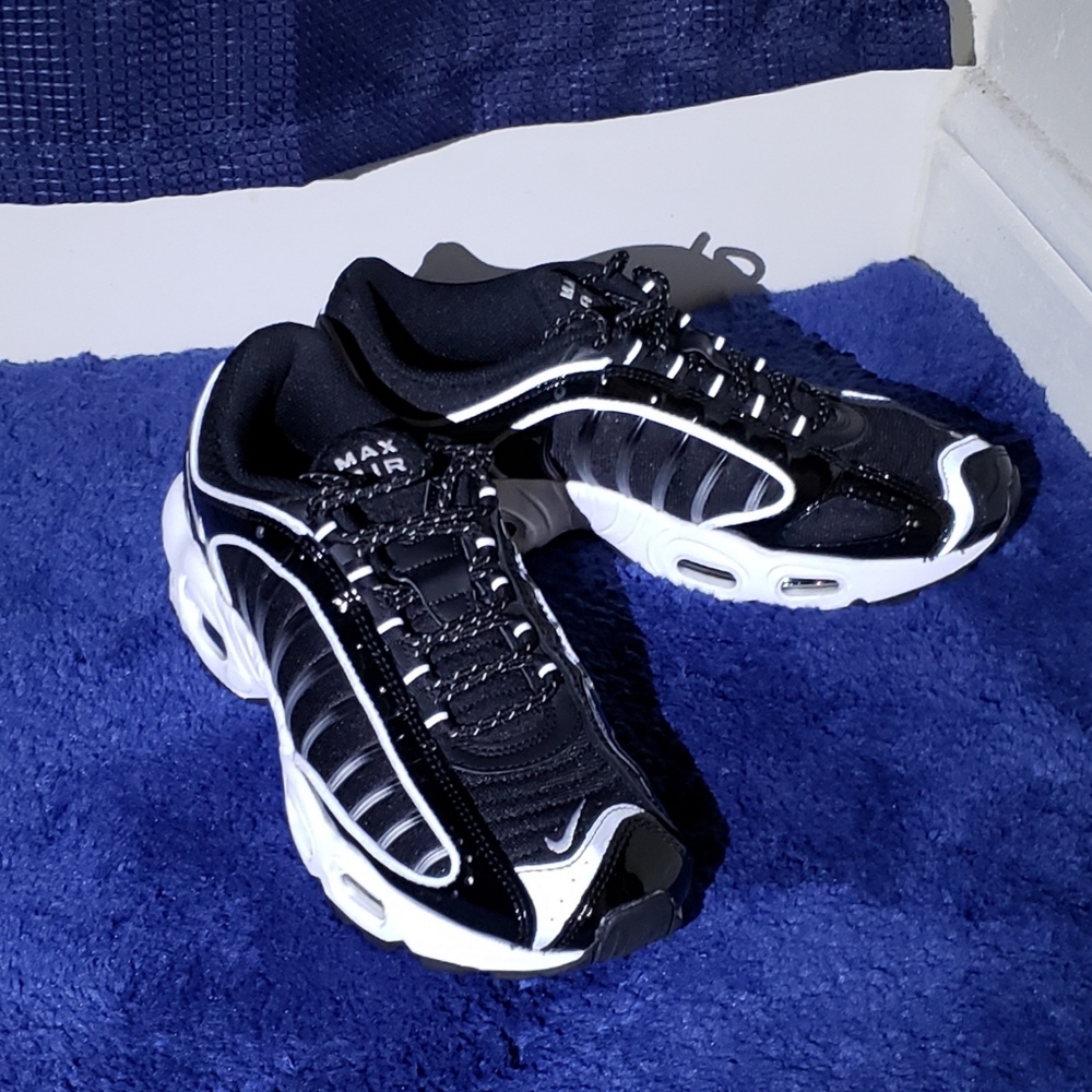 Women's Nike Air Max Tailwind IV Size 8 Shoes